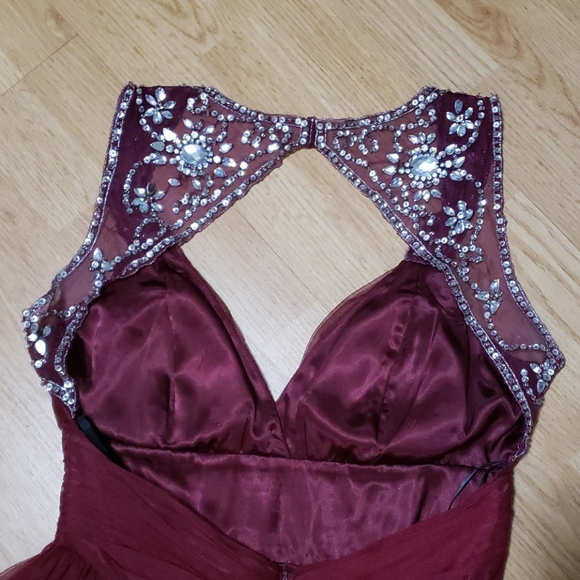 Fun burgandy Dress - Picture 3 of 5